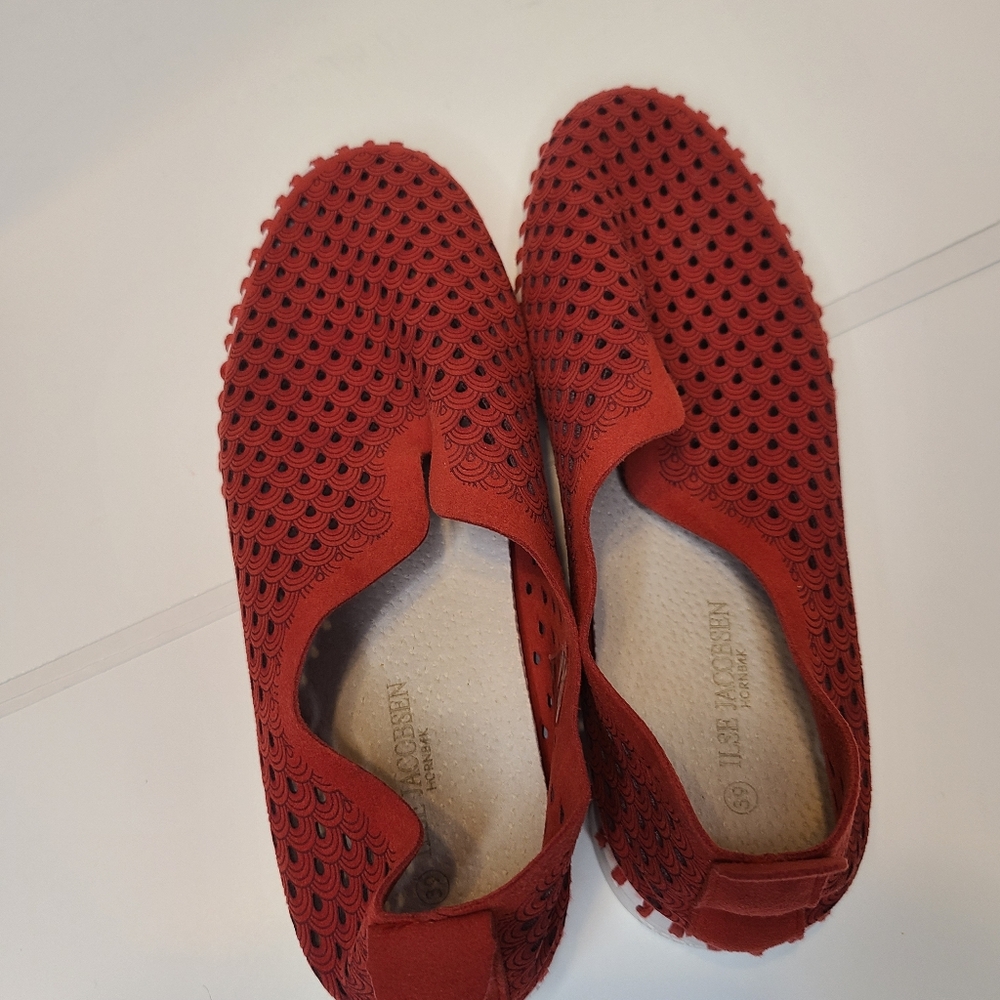 Ilse Jacobsen Tulip Perforated Leather Slip On Shoes Deep Red Sz 39 (US 8.5-9)
